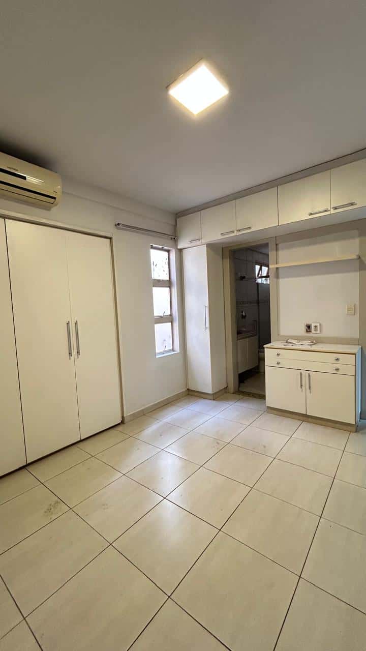 Sobrado com 3 suítes em condomínio fechado no setor Bueno