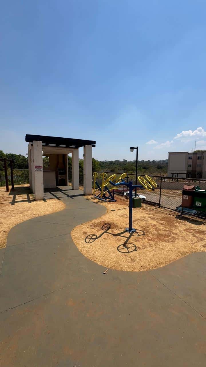 IM Apartamento de 2 quartos reformado, armários de cozinha e área de serviço