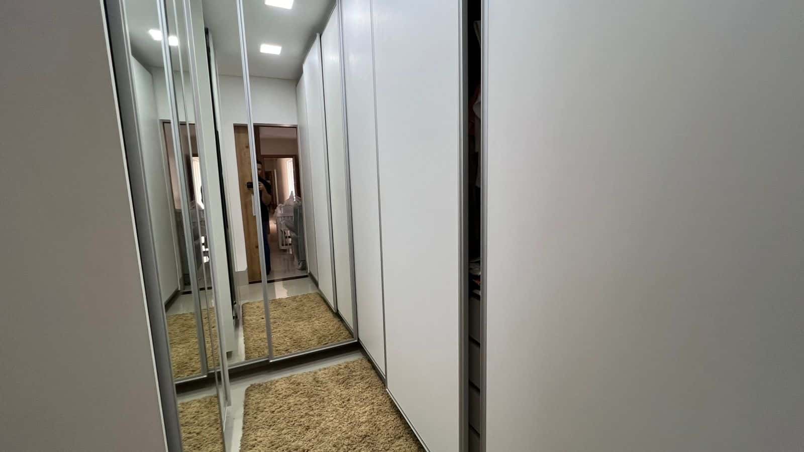 Casa térrea com 4 suítes e lazer no Condomínio do Lago