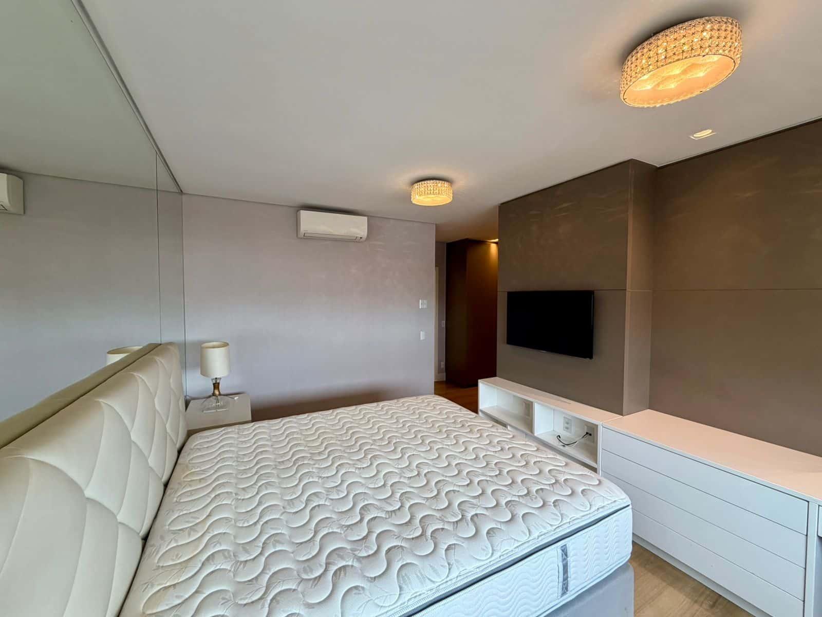 Cobertura com 4 suítes a poucos passos do parque vaca brava