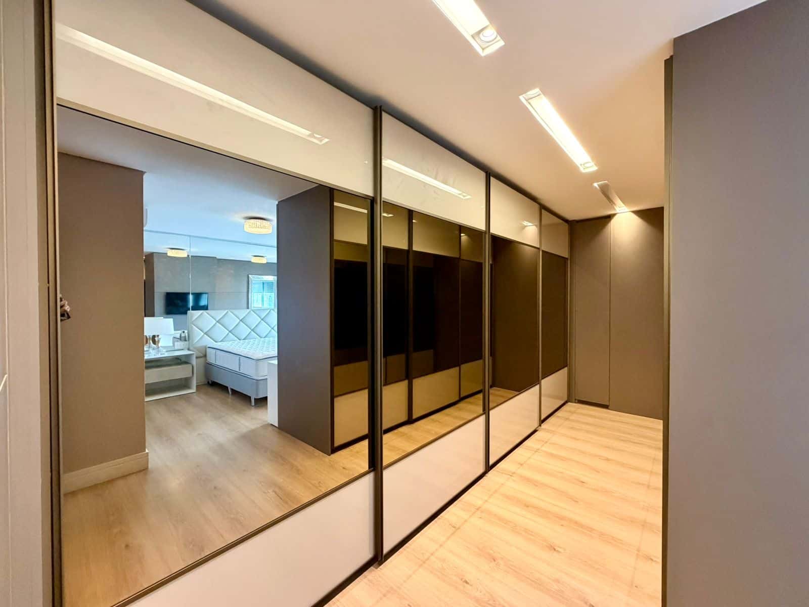 Cobertura com 4 suítes a poucos passos do parque vaca brava