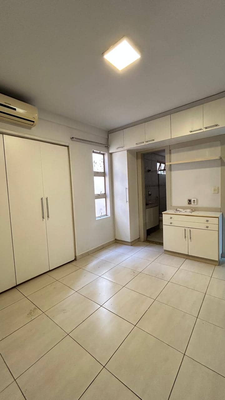 Sobrado com 3 suítes em condomínio fechado no setor Bueno