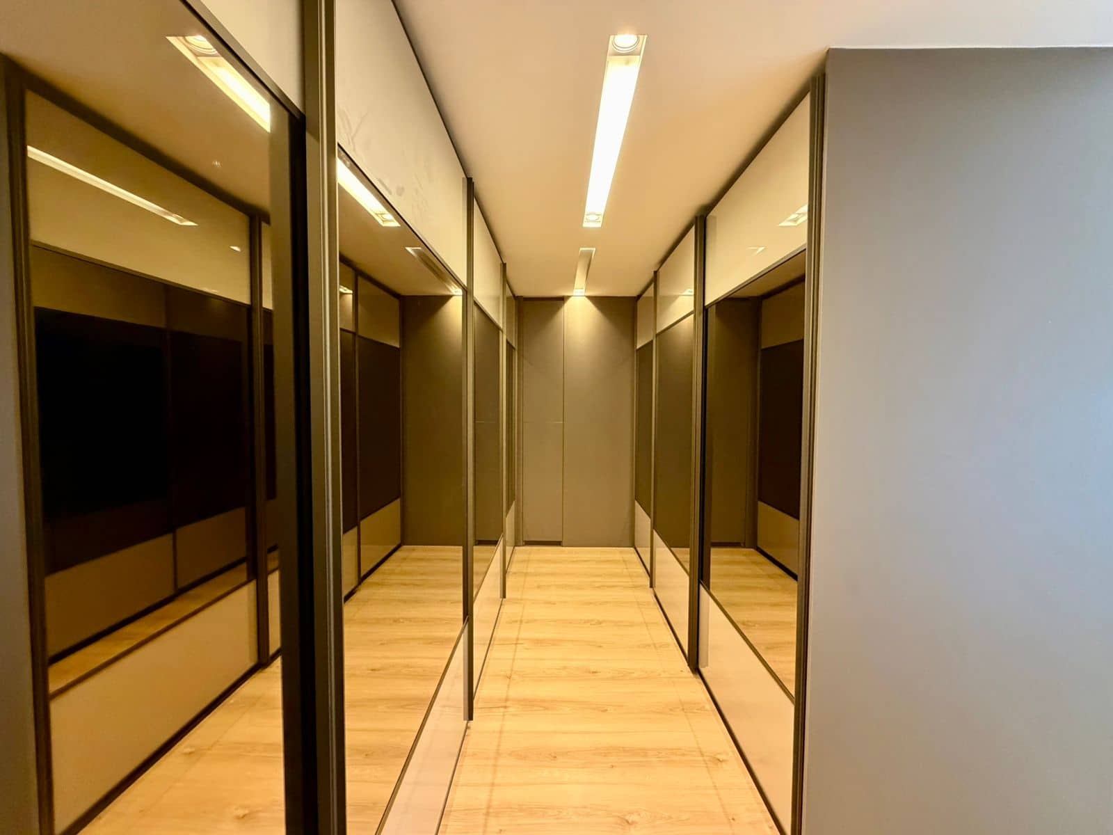 Cobertura com 4 suítes a poucos passos do parque vaca brava