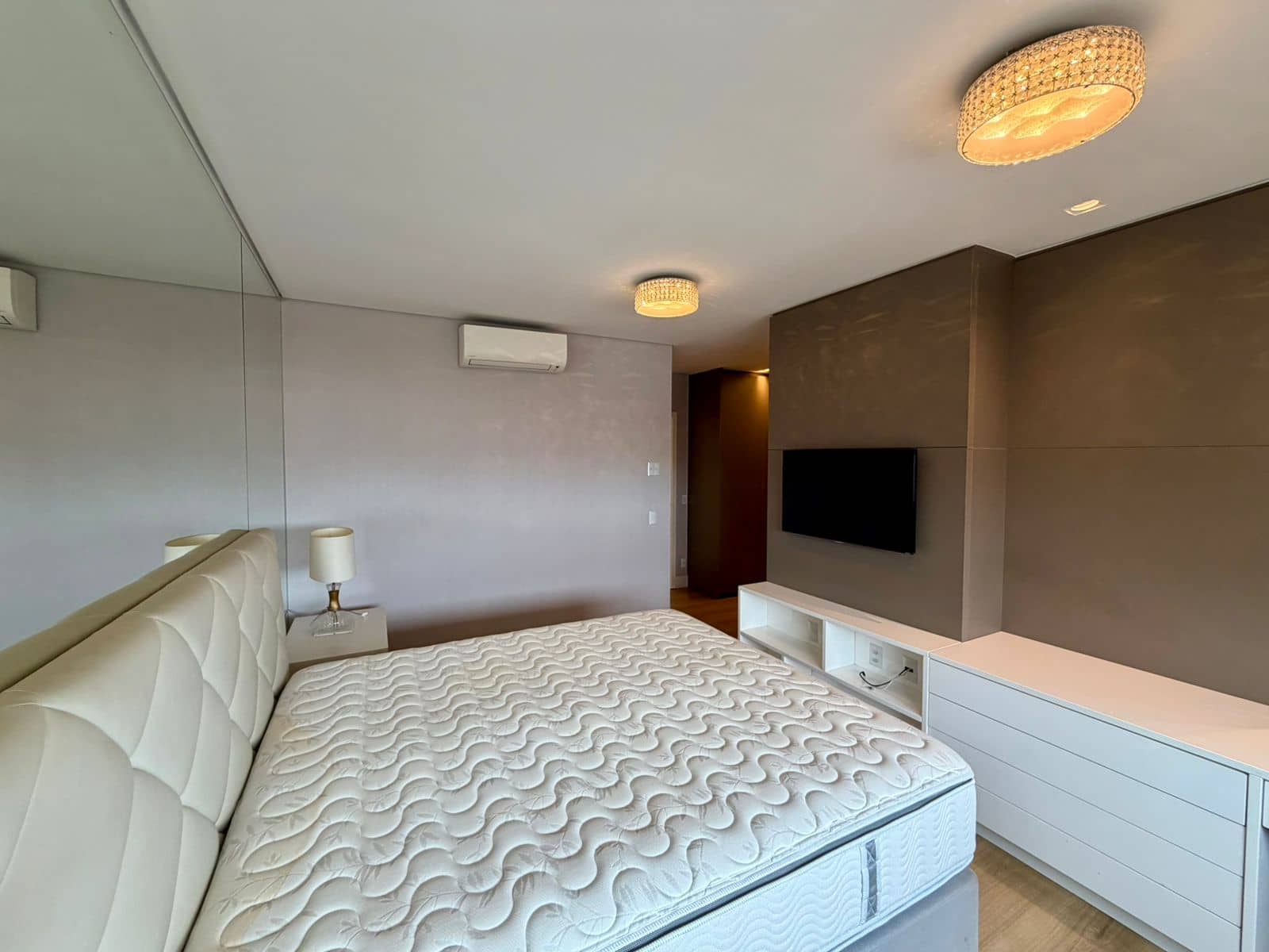 Cobertura com 4 suítes a poucos passos do parque vaca brava