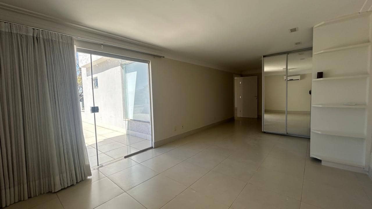 Sobrado com 4 suítes Jd Madri