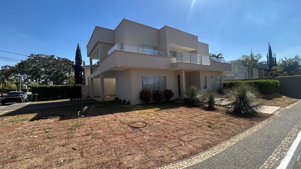 Sobrado com 4 suítes Jd Madri