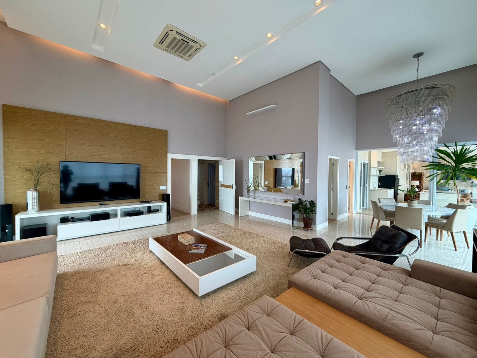 Cobertura com 4 suítes a poucos passos do parque vaca brava