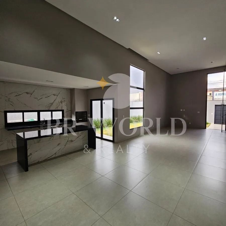 Casa nova com 3 suítes no setor dos funcionários