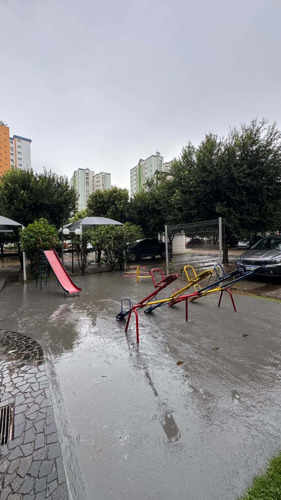 Topázio eldorado 3Q sendo 1 suíte rico em armários