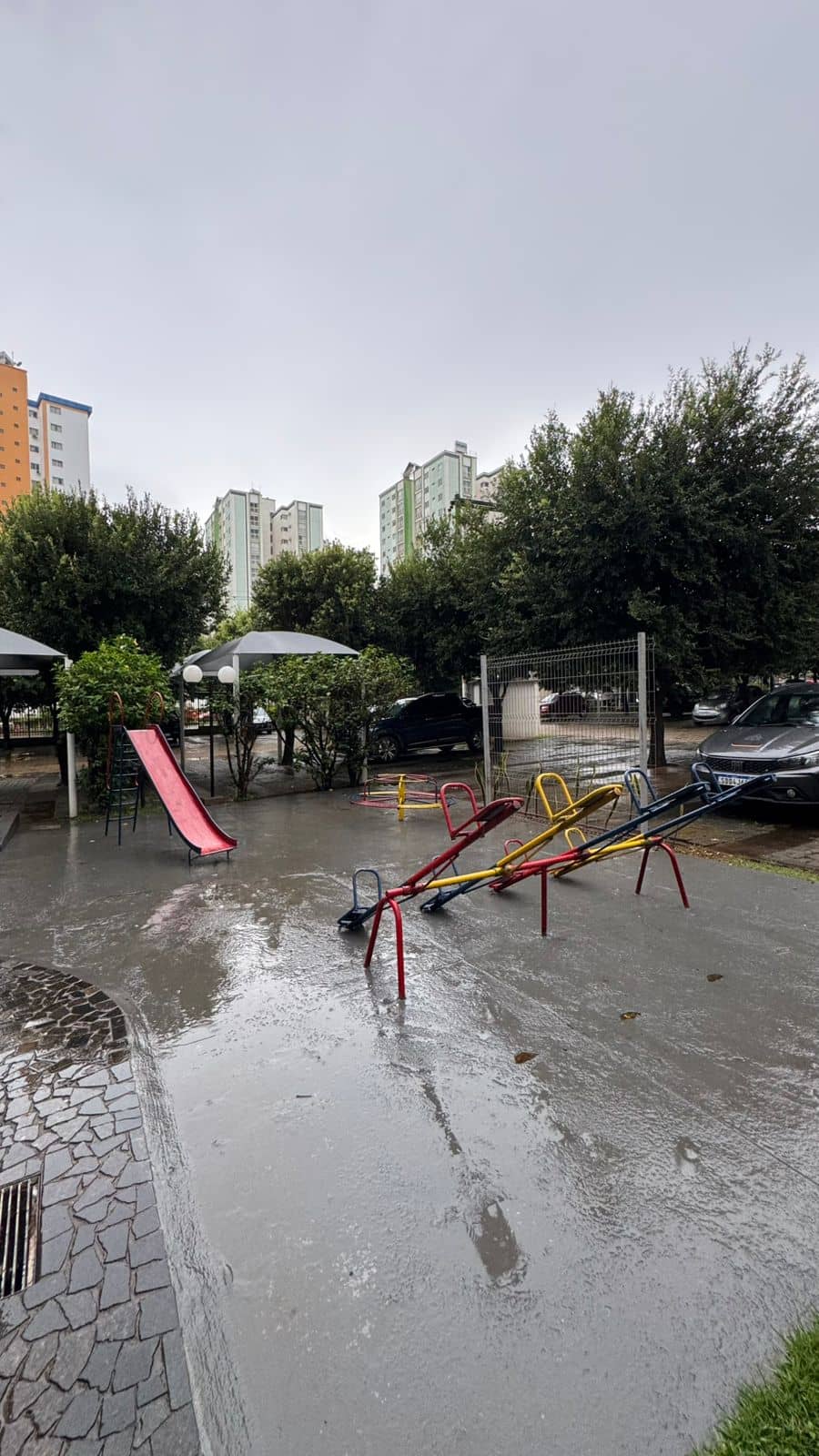 Topázio eldorado 3Q sendo 1 suíte rico em armários