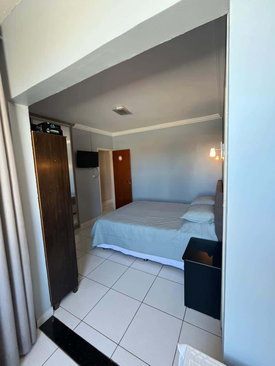 Apto 3Q sendo 1 suíte com armários no sudoeste