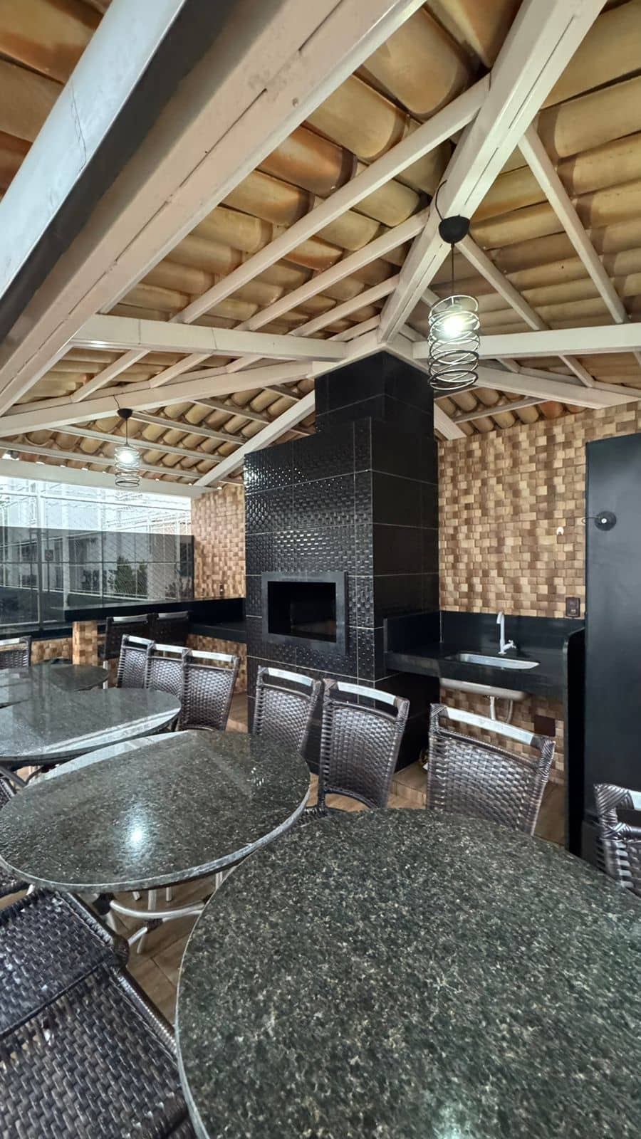 Topázio eldorado 3Q sendo 1 suíte rico em armários