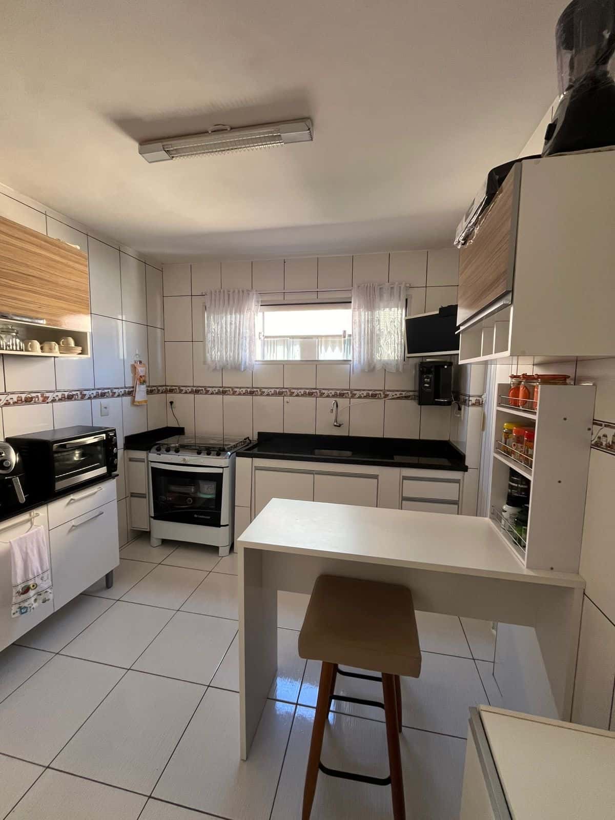 Apto 3Q sendo 1 suíte com armários no sudoeste