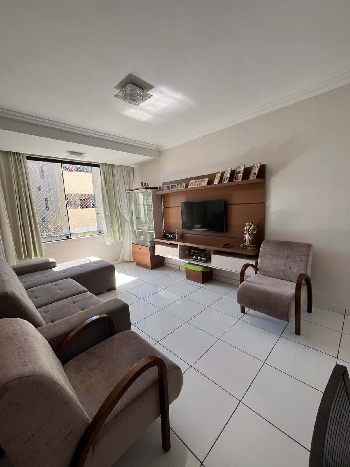 Apto 3Q sendo 1 suíte com armários no sudoeste