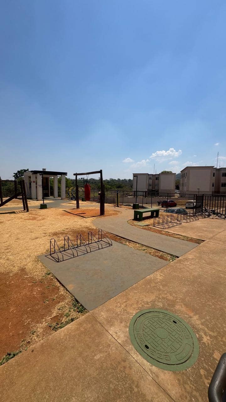 Apartamento de 2 quartos reformado, armários de cozinha e área de serviço