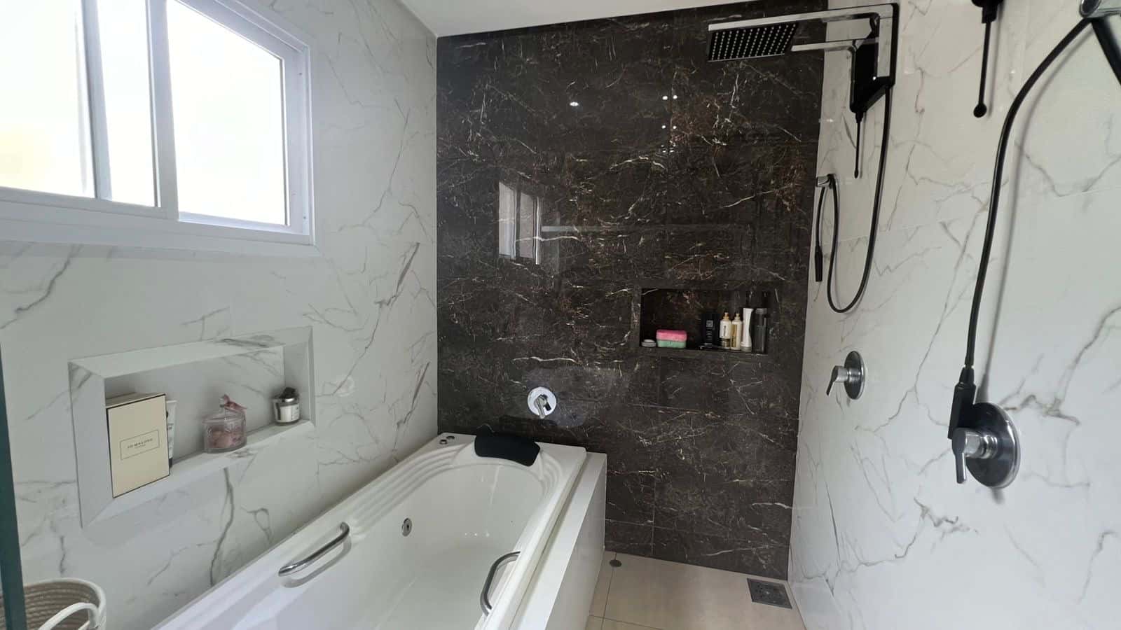 Casa térrea com 4 suítes e lazer no Condomínio do Lago