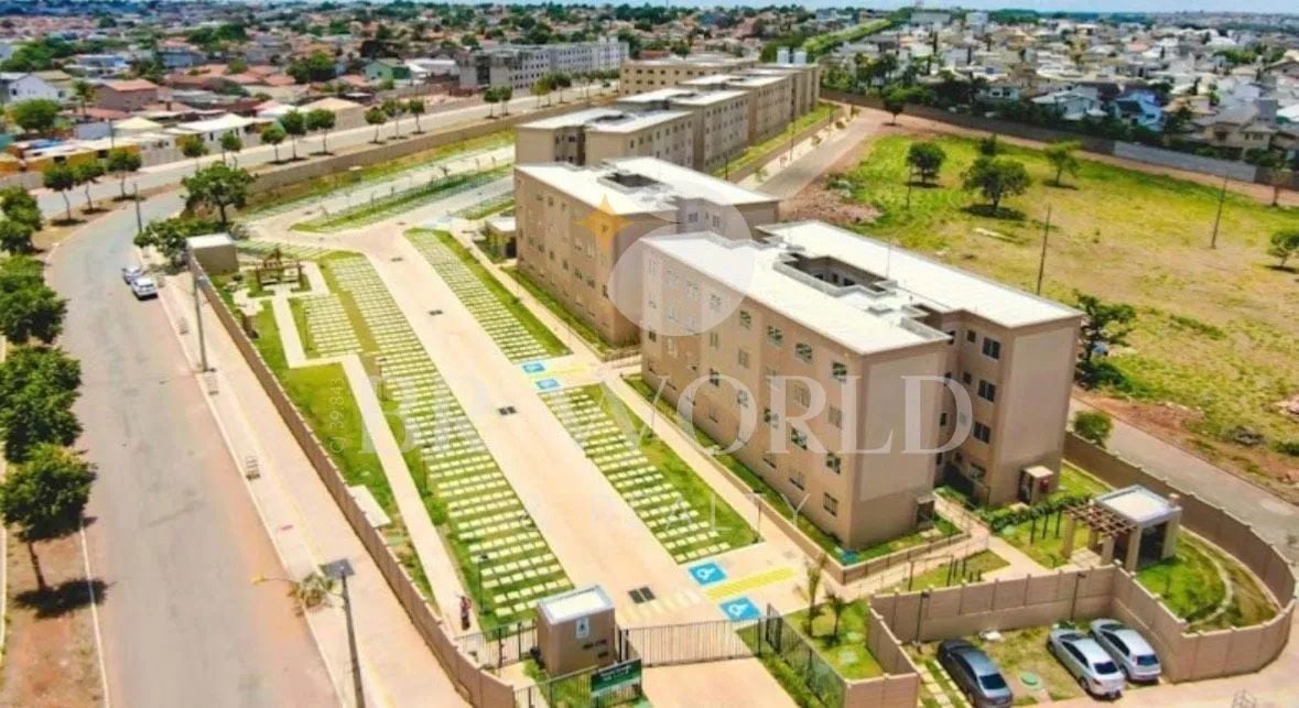 Apartamento de 2 quartos reformado, armários de cozinha e área de serviço