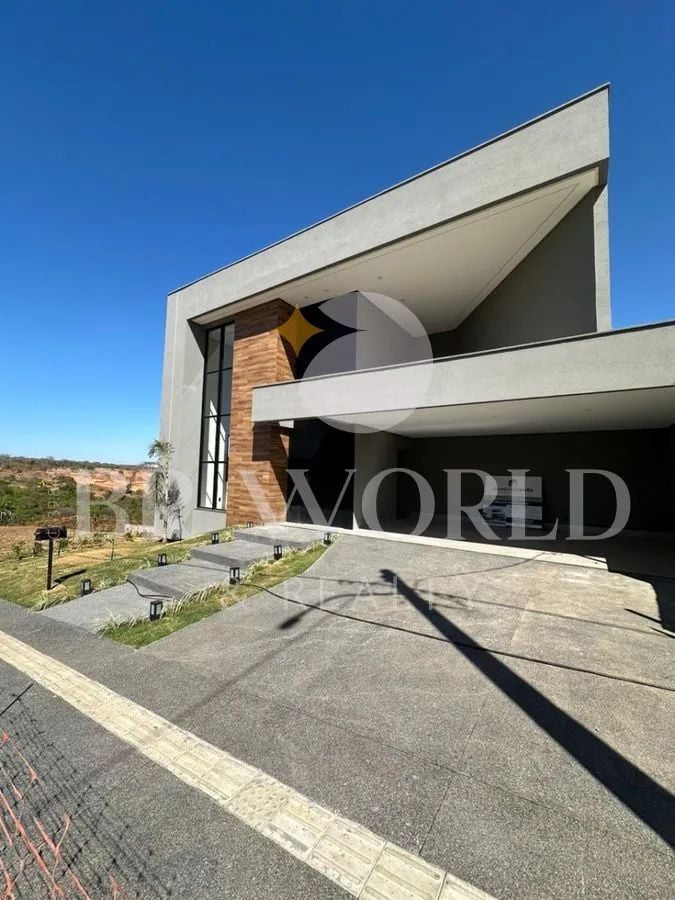 Sobrado com 4 suítes novo no Jardins Bolonha