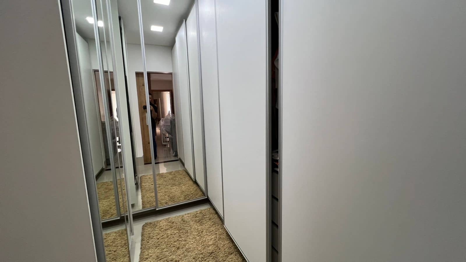 Casa térrea com 4 suítes e lazer no Condomínio do Lago