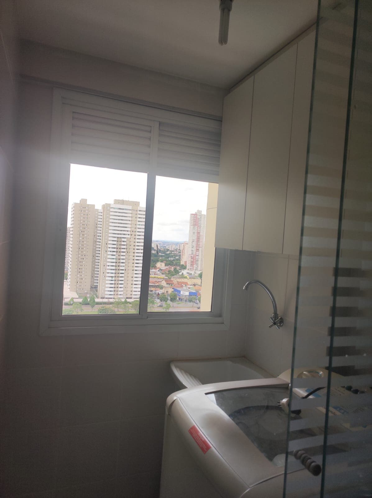 Apartamento no parque Amazônia semi mobiliado 2Q sendo q suíte