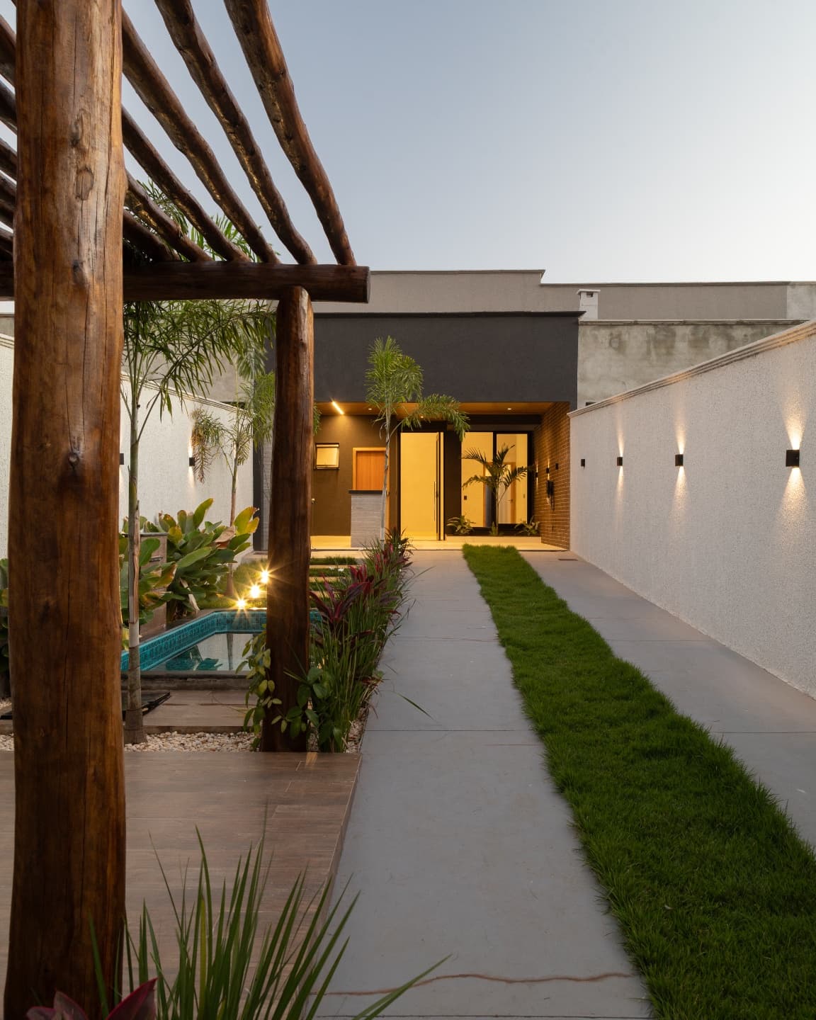 Casa 3Q (1 Suíte plena e 2 suítes americana) | Bairro Independência