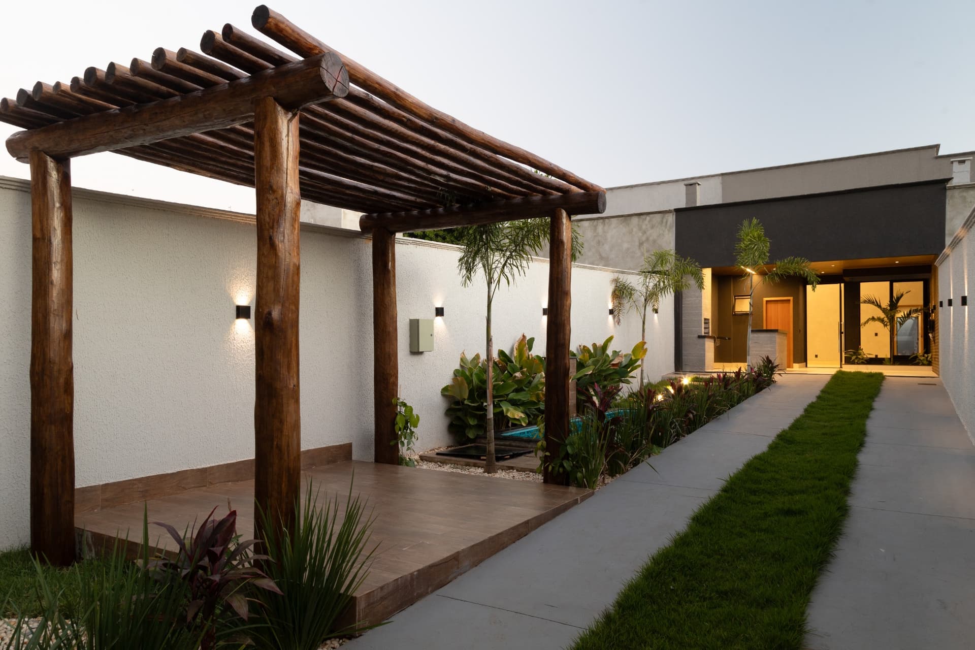 Casa 3Q (1 Suíte plena e 2 suítes americana) | Bairro Independência