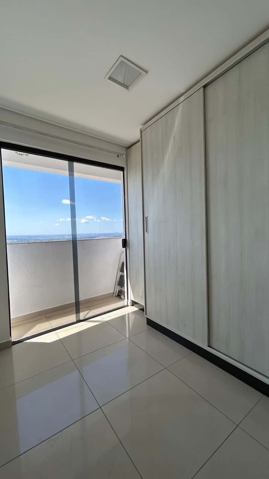 Flat rico em armários | Alto da Glória