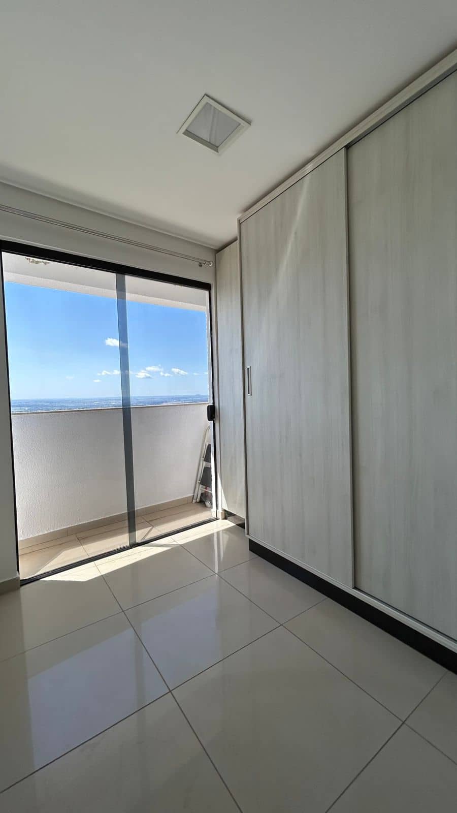 Flat rico em armários | Alto da Glória