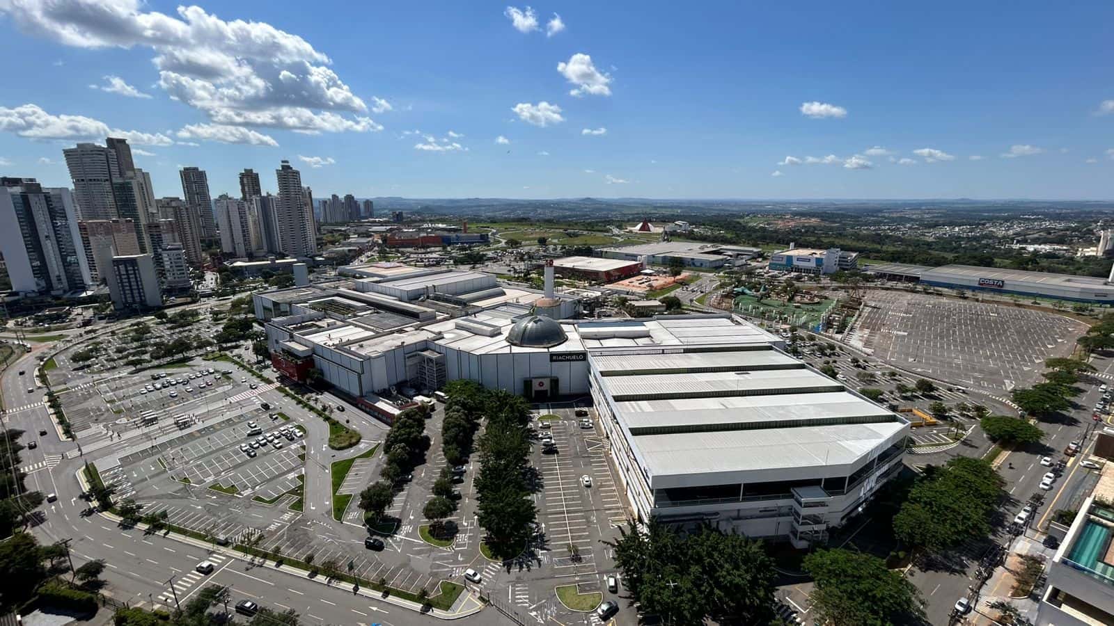 Flat rico em armários | Alto da Glória